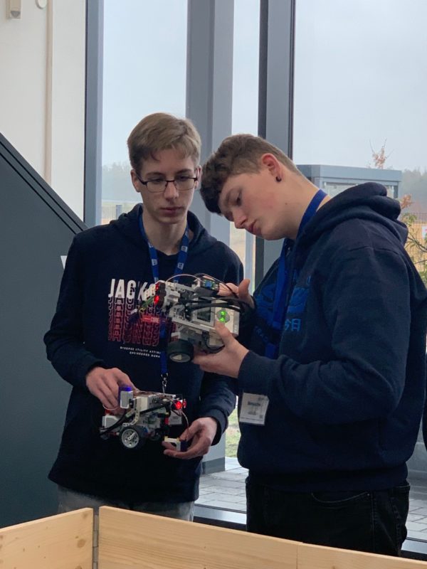Die Roboter Challenge im Rahmen des LEGO Mindstorms Projektes findet bei 3P Services statt
